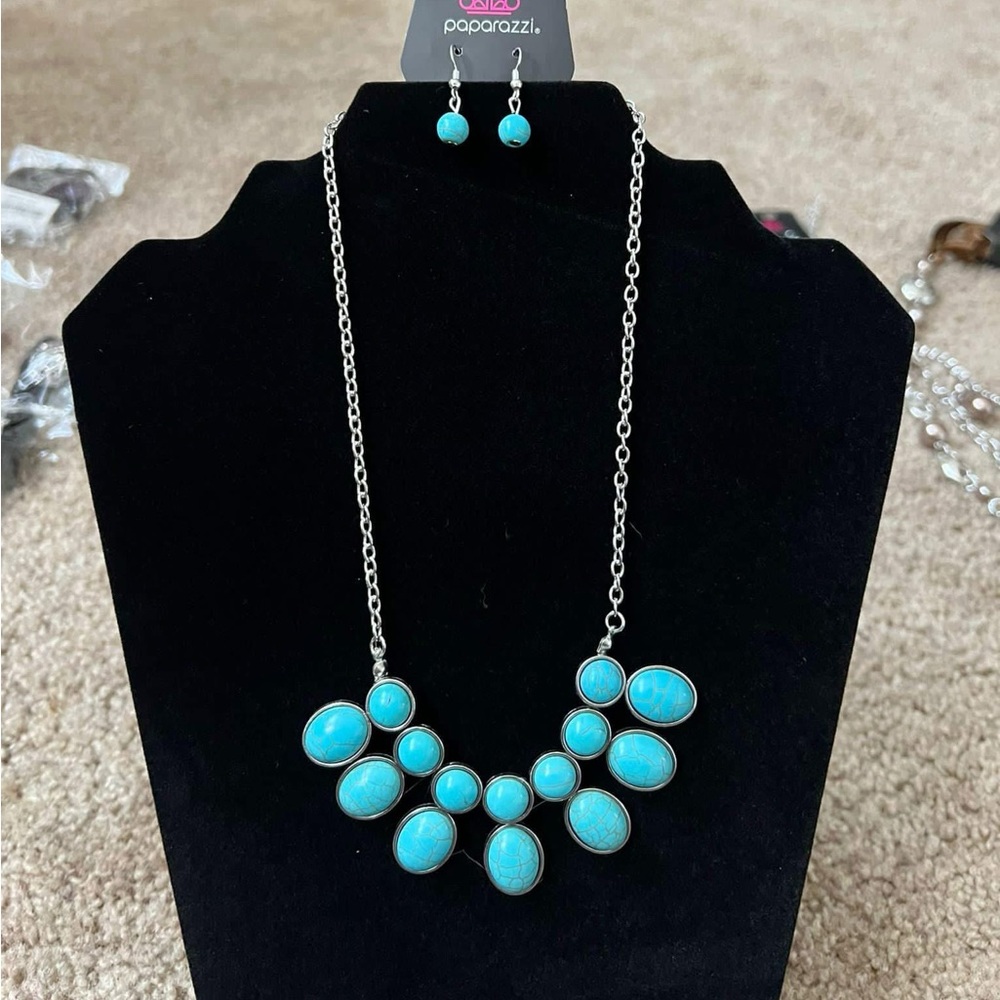 I have this jewelry that I never sold, it's only $5